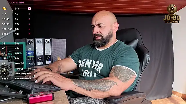 Snapshot of JD-69 chatting on 11/08/25, 08:18 JD-69 online show from 11/08/25, 08:18