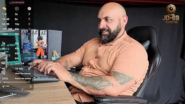 Snapshot of JD-69 chatting on 11/19/25, 07:03 JD-69 online show from 11/19/25, 07:03