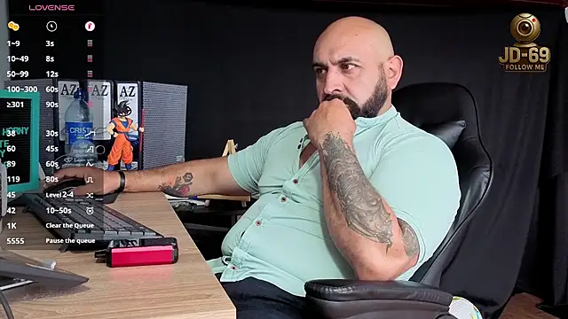 Snapshot of JD-69 chatting on 11/20/25, 07:24 JD-69 online show from 11/20/25, 07:24