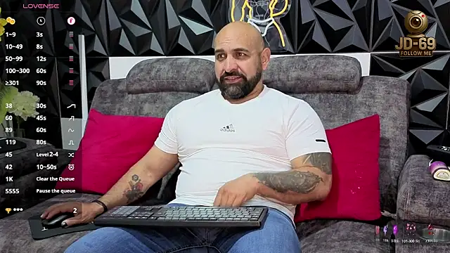 Snapshot of JD-69 chatting on 12/04/25, 07:22 JD-69 online show from 12/04/25, 07:22