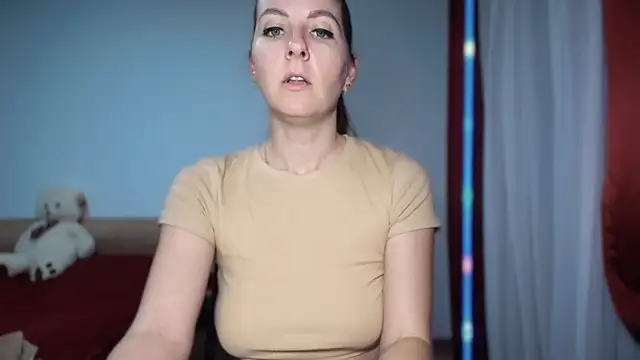 Snapshot of beauty_bella chatting on 02/13/25, 09:38 beauty bella online show from 02/13/25, 09:38