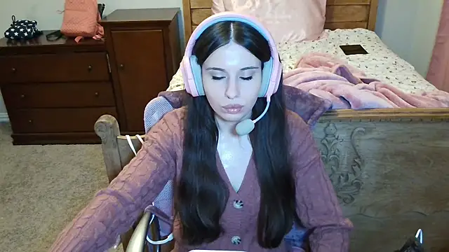 alisonfields online show from 12/01/25, 01:38