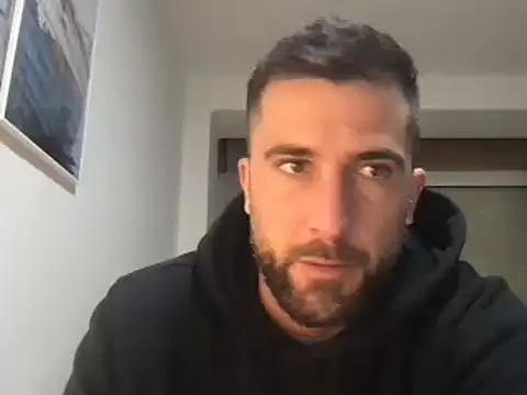 Snapshot of alex877x chatting on 12/18/24, 02:06 alex877x online show from 12/18/24, 02:06