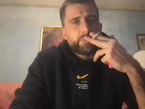 Snapshot of alex877x chatting on 01/16/25, 11:58 alex877x online show from 01/16/25, 11:58