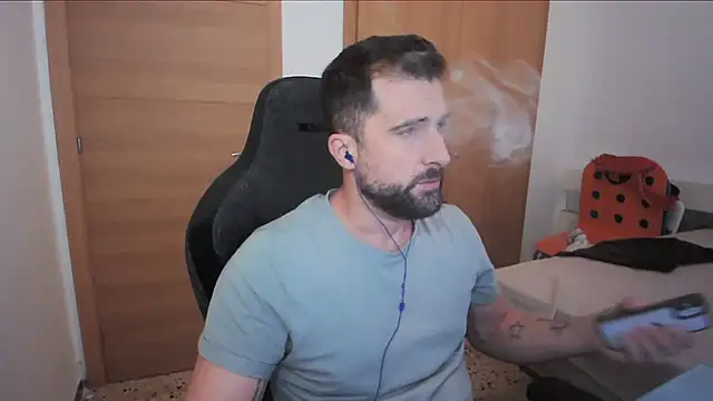 Snapshot of alex877x chatting on 10/10/25, 07:07 alex877x online show from 10/10/25, 07:07