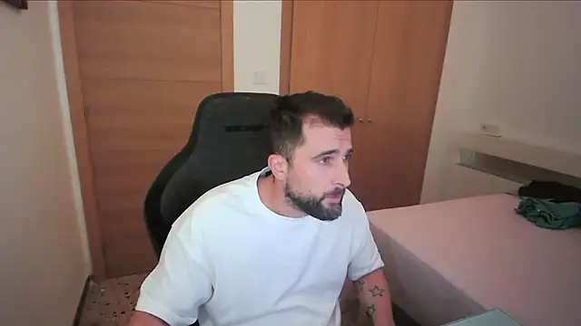 Snapshot of alex877x chatting on 11/13/25, 10:41 alex877x online show from 11/13/25, 10:41