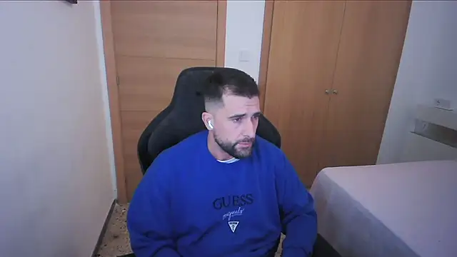 Snapshot of alex877x chatting on 11/15/25, 08:55 alex877x online show from 11/15/25, 08:55