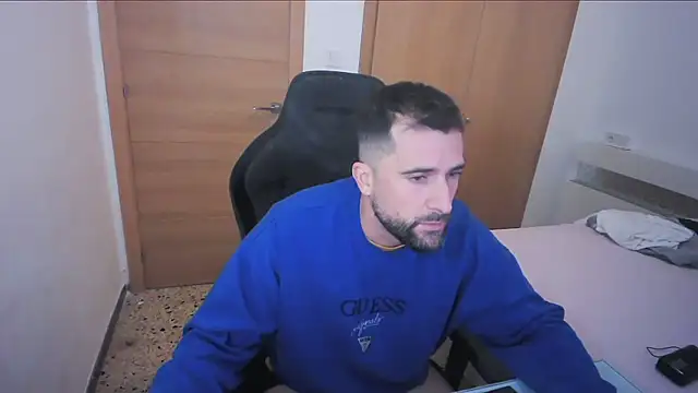 Snapshot of alex877x chatting on 11/16/25, 12:11 alex877x online show from 11/16/25, 12:11