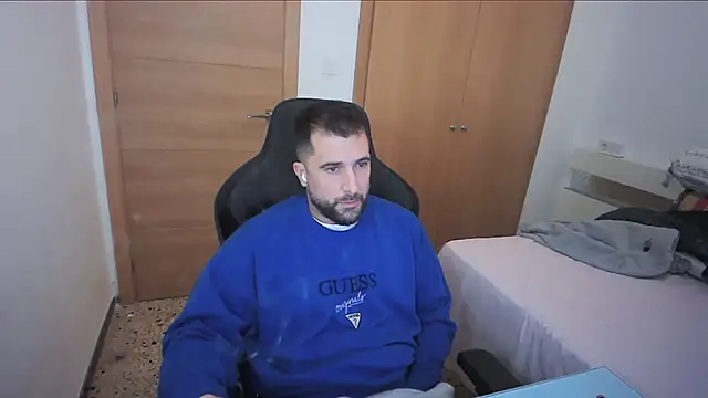 Snapshot of alex877x chatting on 11/18/25, 08:41 alex877x online show from 11/18/25, 08:41