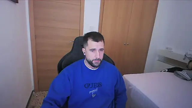 Snapshot of alex877x chatting on 11/19/25, 01:55 alex877x online show from 11/19/25, 01:55