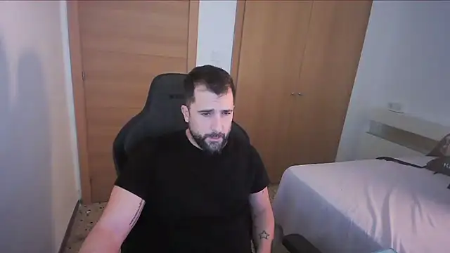 Snapshot of alex877x chatting on 11/28/25, 03:47 alex877x online show from 11/28/25, 03:47