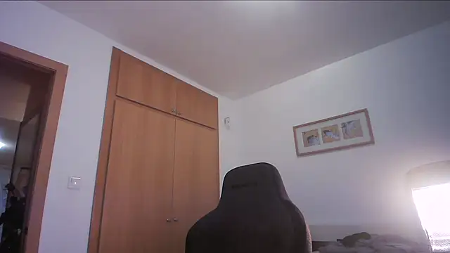 Snapshot of alex877x chatting on 12/01/25, 01:05 alex877x online show from 12/01/25, 01:05