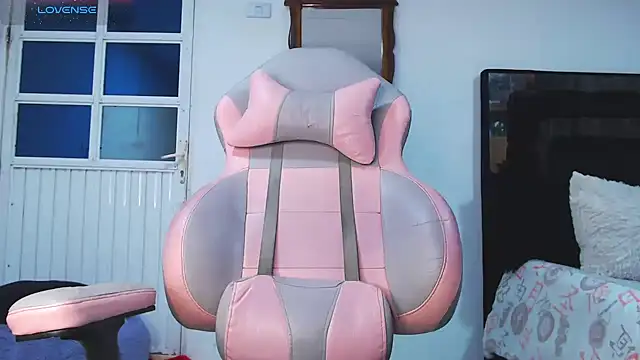 Snapshot of Im_Keizy chatting on 12/23/25, 04:43 Im Keizy online show from 12/23/25, 04:43