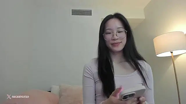 Snapshot of secretgirlfriendxo chatting on 03/19/25, 04:13 secretgirlfriendxo online show from 03/19/25, 04:13