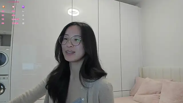Snapshot of secretgirlfriendxo chatting on 10/10/25, 01:04 secretgirlfriendxo online show from 10/10/25, 01:04