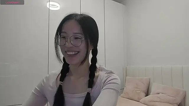 Snapshot of secretgirlfriendxo chatting on 11/14/25, 01:04 secretgirlfriendxo online show from 11/14/25, 01:04