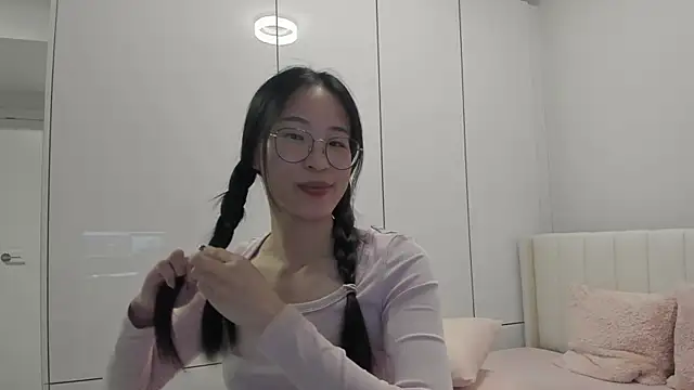 Snapshot of secretgirlfriendxo chatting on 12/17/25, 02:17 secretgirlfriendxo online show from 12/17/25, 02:17