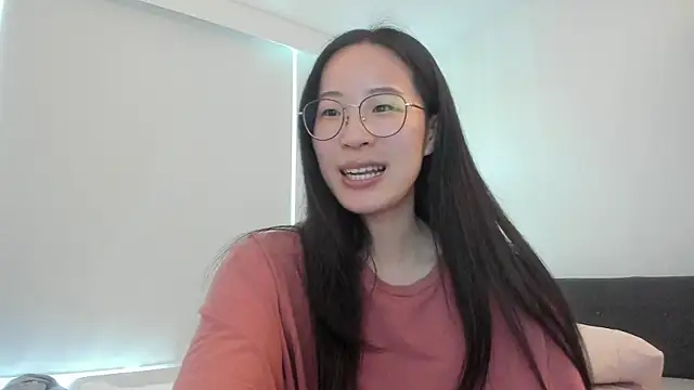 Snapshot of secretgirlfriendxo chatting on 05/26/26, 11:01 secretgirlfriendxo online show from 05/26/26, 11:01