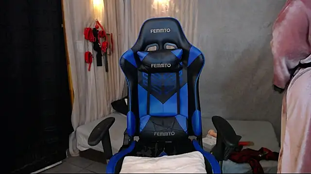 Snapshot of julia_sweet_1 chatting on 03/03/25, 06:59 julia sweet 1 online show from 03/03/25, 06:59