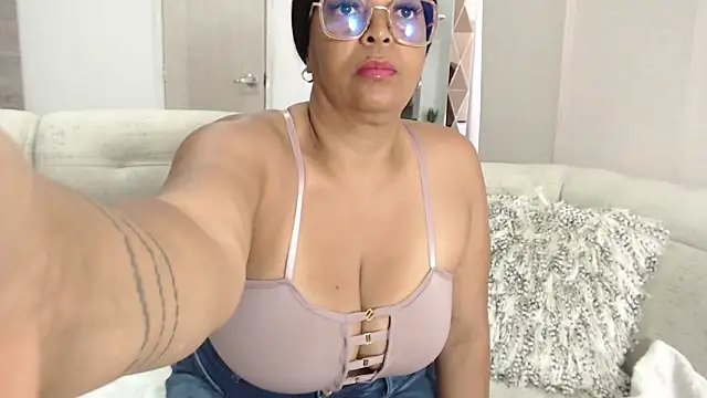 AmbarSofhia online show from 10/22/25, 07:57