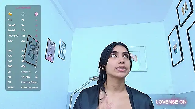 Snapshot of littlee_emilyy_ chatting on 12/05/24, 10:12 littlee emilyy  online show from 12/05/24, 10:12