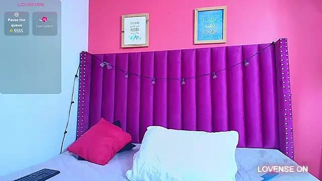 Snapshot of littlee_emilyy_ chatting on 12/12/24, 03:05 littlee emilyy  online show from 12/12/24, 03:05