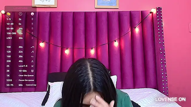 Snapshot of littlee_emilyy_ chatting on 01/24/25, 08:55 littlee emilyy  online show from 01/24/25, 08:55