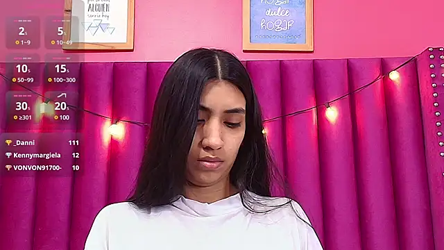 Snapshot of littlee_emilyy_ chatting on 02/06/25, 03:06 littlee emilyy  online show from 02/06/25, 03:06