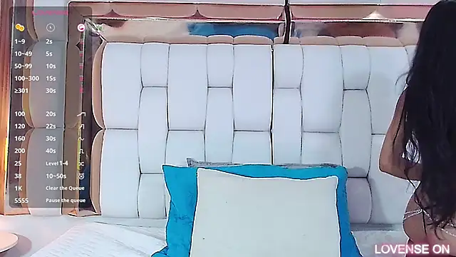 Snapshot of littlee_emilyy_ chatting on 03/19/25, 09:06 littlee emilyy  online show from 03/19/25, 09:06