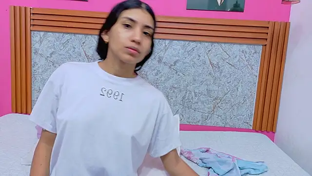 littlee emilyy  online show from 03/05/26, 12:45