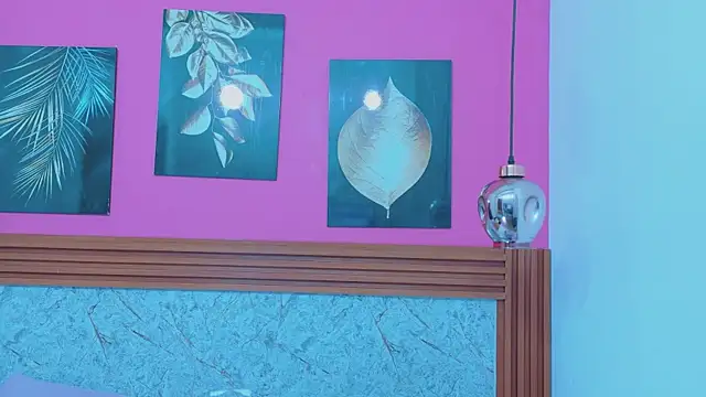 littlee emilyy  online show from 04/04/26, 12:46