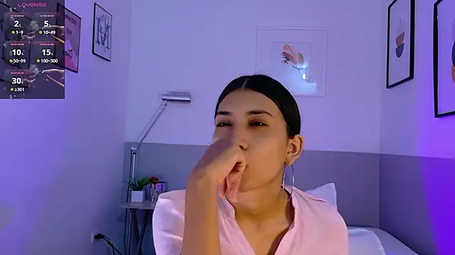 littlee emilyy  online show from 04/12/26, 01:05