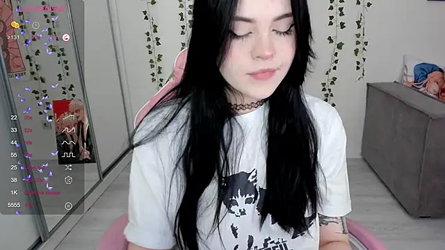 SelenaCute online show from 02/07/25, 04:37