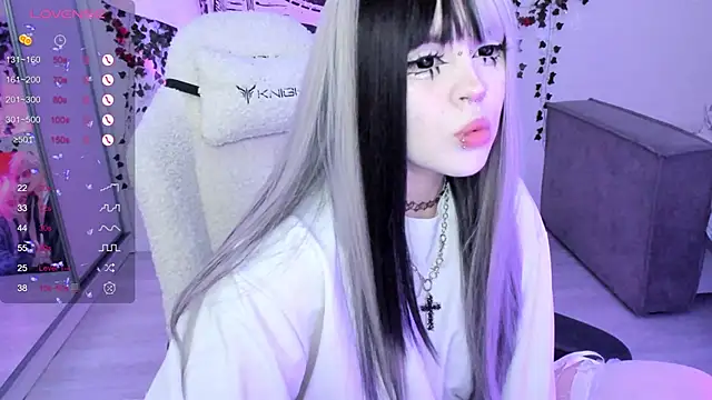 SelenaCute online show from 11/10/25, 05:39