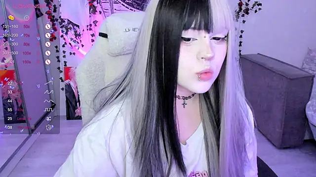 SelenaCute online show from 11/23/25, 12:05