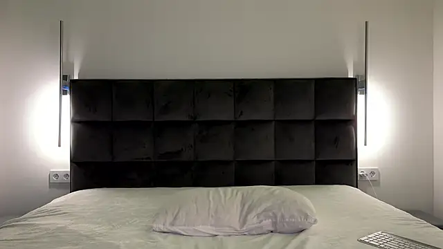 NotElis online show from 09/13/25, 03:12