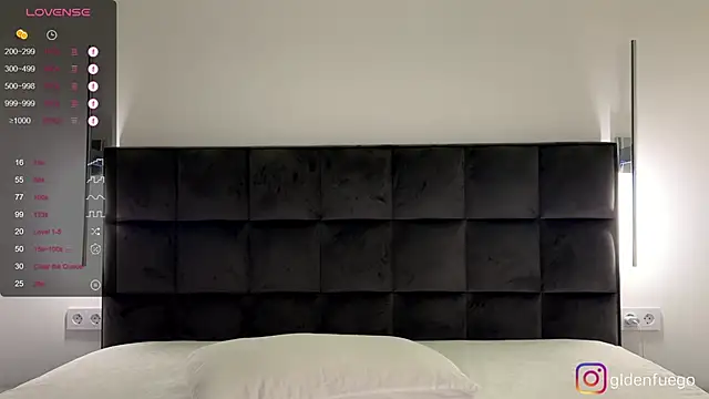 NotElis online show from 10/19/25, 02:07