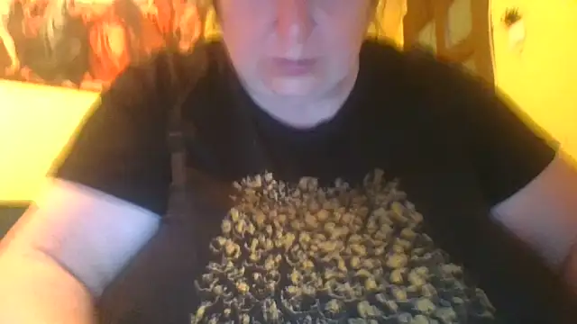 Nataliesbestjuggs online show from 11/12/25, 07:24