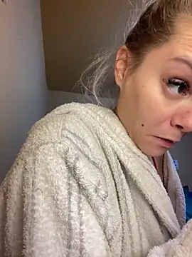 Snapshot of Tasty_Shape chatting on 11/13/25, 09:08 Tasty Shape online show from 11/13/25, 09:08