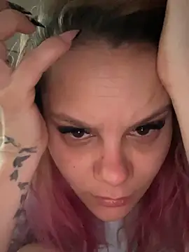 Snapshot of Tasty_Shape chatting on 12/17/25, 06:41 Tasty Shape online show from 12/17/25, 06:41