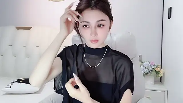 Snapshot of lvy-w chatting on 01/14/25, 12:24 lvy-w online show from 01/14/25, 12:24