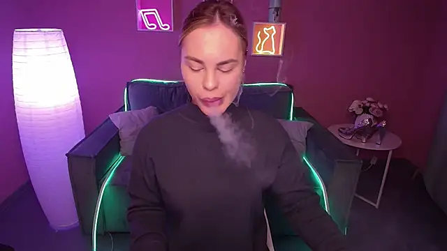 Snapshot of RikaRaily chatting on 12/10/24, 06:01 RikaRaily online show from 12/10/24, 06:01