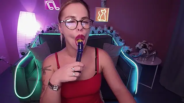 Snapshot of RikaRaily chatting on 01/07/25, 08:56 RikaRaily online show from 01/07/25, 08:56