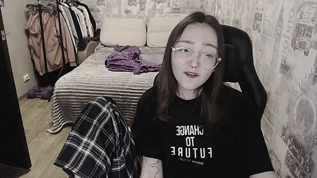 Snapshot of AmeliaKamishiro chatting on 12/17/24, 02:00 AmeliaKamishiro online show from 12/17/24, 02:00