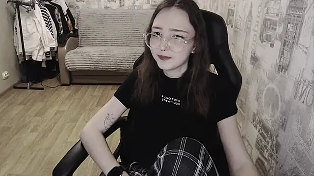 Snapshot of AmeliaKamishiro chatting on 01/04/25, 02:56 AmeliaKamishiro online show from 01/04/25, 02:56