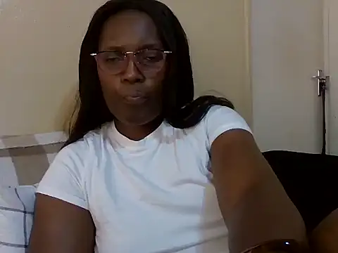 Snapshot of Malaika_Nkosi chatting on 09/11/25, 10:26 Malaika Nkosi online show from 09/11/25, 10:26