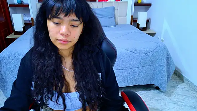 laureentt  online show from 11/08/25, 03:07