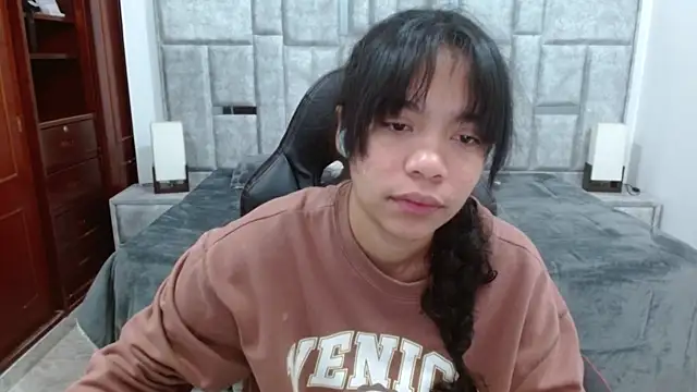 laureentt  online show from 05/19/26, 03:24