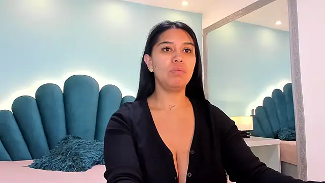 sharlott18 online show from 11/28/25, 12:52