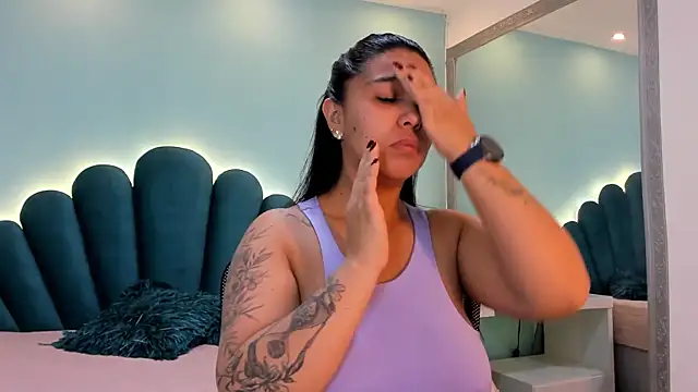 sharlott18 online show from 11/30/25, 12:42